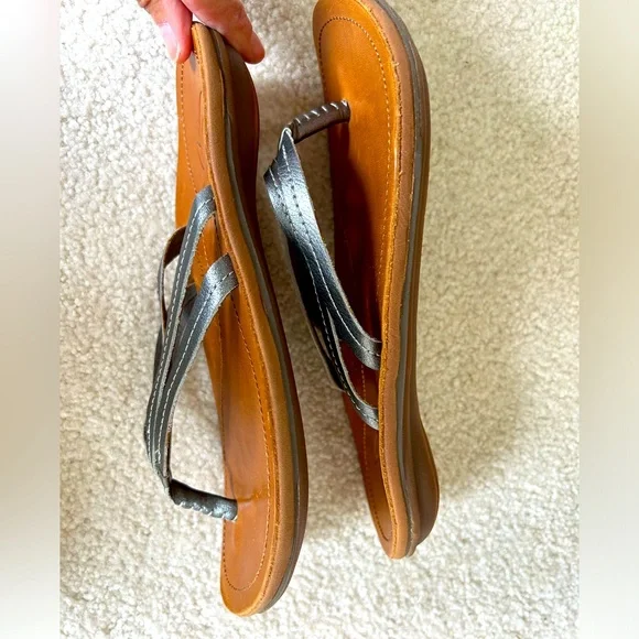 OluKai U'l Leather Thong Sandal with Metallic Double Straps - Picture 8 of 10